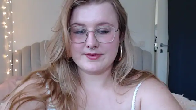 AgnesRoseCams live sex-cam show