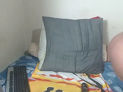 BadGirlMona élő chatszobája