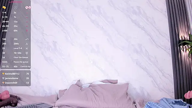 Monika-Ruiz's Live Chat Room