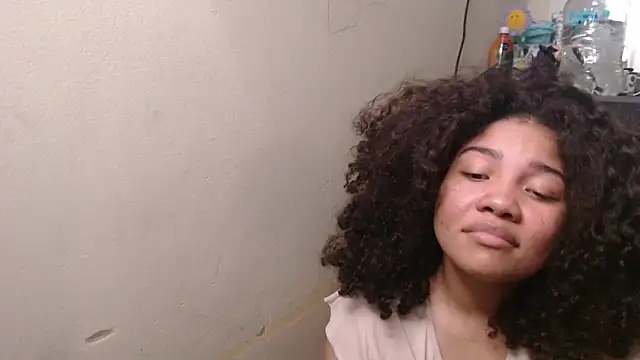 חדר צ'אט בשידור חי של madelene