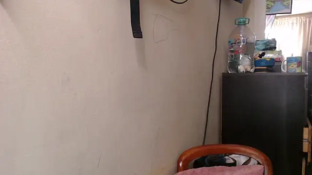 madelene Adlı Modelin Canlı Sohbet Odası
