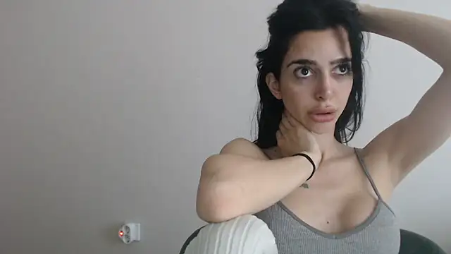 חדר צ'אט בשידור חי של gglingeriee