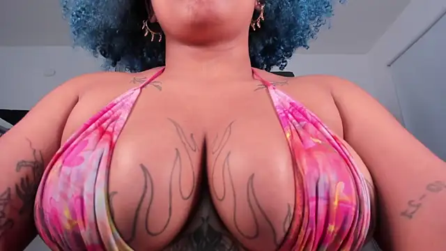 momo_ayasse Live Chatraum