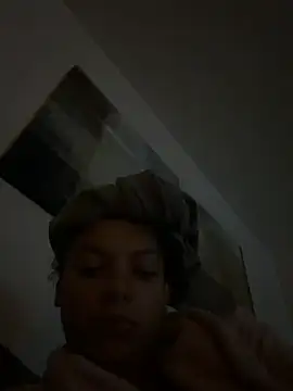 allybluee777's Live Chat Room