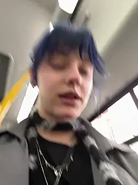 חדר צ'אט בשידור חי של Only_April
