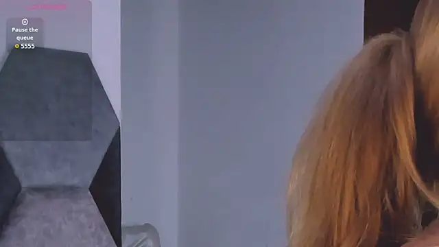 Živá chatovací místnost MikaelaStone
