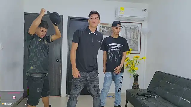 Voyeurism_guyss Adlı Modelin Canlı Seks Kamerası Şovu