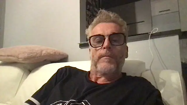חדר צ'אט בשידור חי של Axl_hot