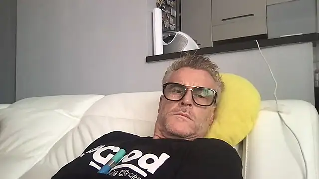 Axl_hot's Live Chat Room