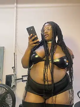 CurvyCocoxxx élő chatszobája