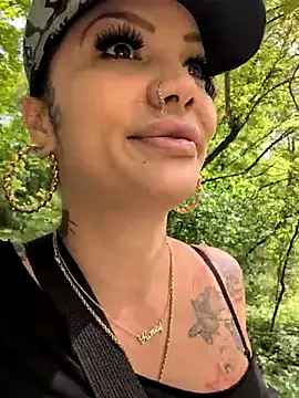 Av3ryyBe3's Live Chat Room