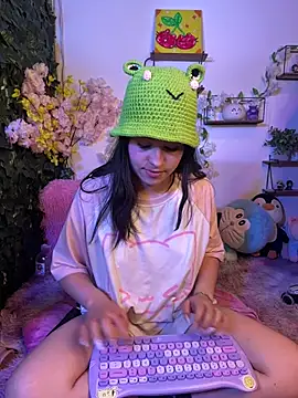 Eymmy_24's Live Chat Room