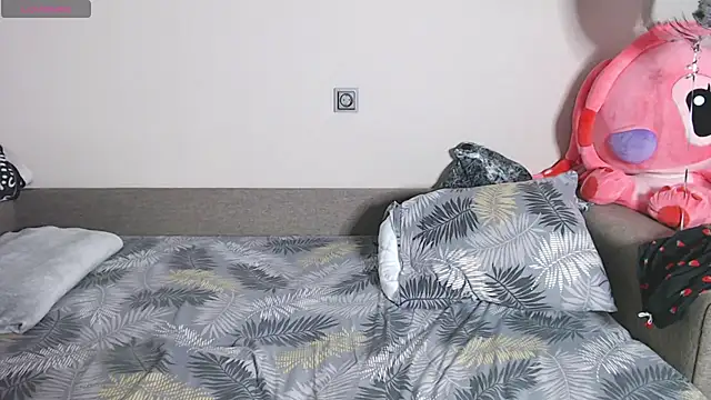 MiraVelour Live Chatraum