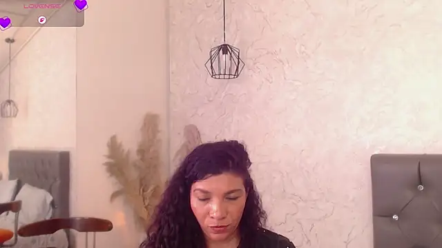 Serena_Houstonn Adlı Modelin Canlı Sohbet Odası