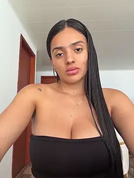 Pau_9 Adlı Modelin Canlı Sohbet Odası