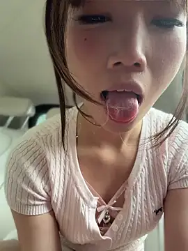 Yiyi-707's Live Sex Cam Show
