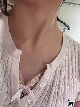Yiyi-707's Live Sex Cam Show