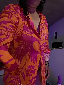 Sala de chat en directo de Luna_Naughty1