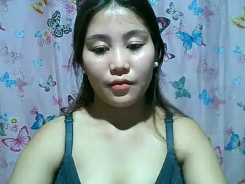 Živá chatovací místnost SexyAsianPussy4u