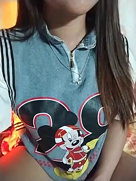 Sisi_dy01 Adlı Modelin Canlı Sohbet Odası
