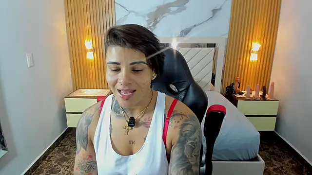 KAROLLJONES1 Adlı Modelin Canlı Sohbet Odası