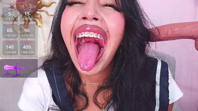 Sala de chat en directo de Miss_Charlottet