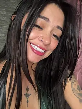 Saray_charmante Adlı Modelin Canlı Sohbet Odası