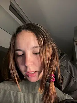 AMORINHA_S2_ Adlı Modelin Canlı Sohbet Odası