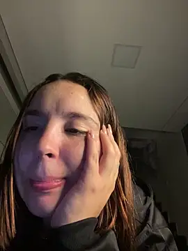 Chat soba uživo modela AMORINHA_S2_