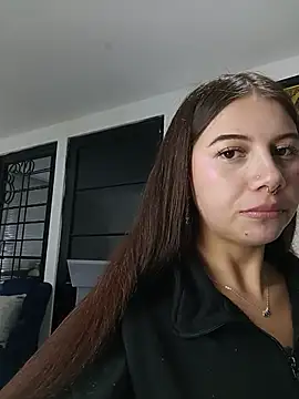 Živá chatovací místnost CharlotteSex_