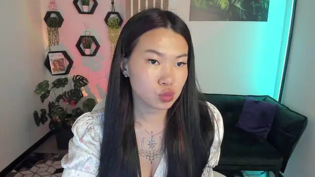 LunaPurrr's Live Chat Room
