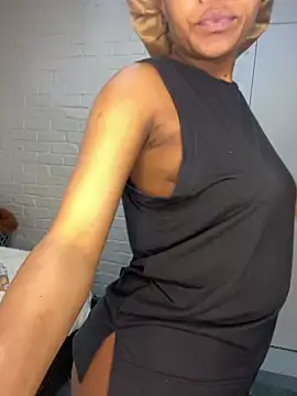 חדר צ'אט בשידור חי של BaddestAss22