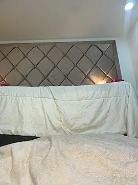 Chat soba uživo modela AngelinaDuvall