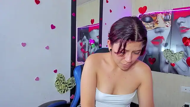 חדר צ'אט בשידור חי של Raven_Rouge_