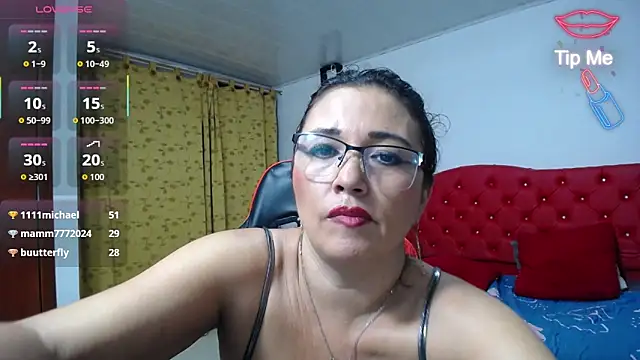 noelia_milf19's Live Chat Room