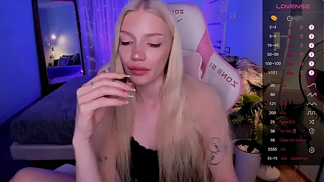 AnyaTaylor_'s Live Chat Room