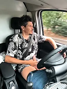Seks show uživo modela twitshe na kameri