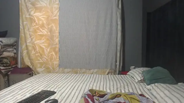 SEXYHUGEASS21 чат на живо
