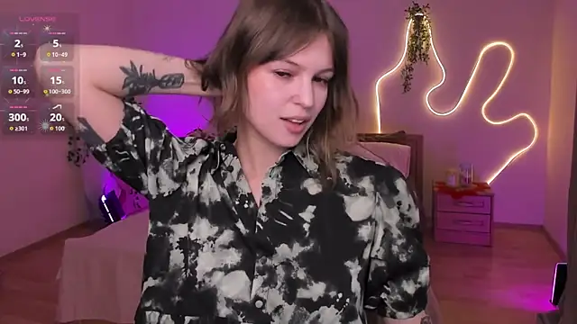 Lisa_Blossom Adlı Modelin Canlı Sohbet Odası