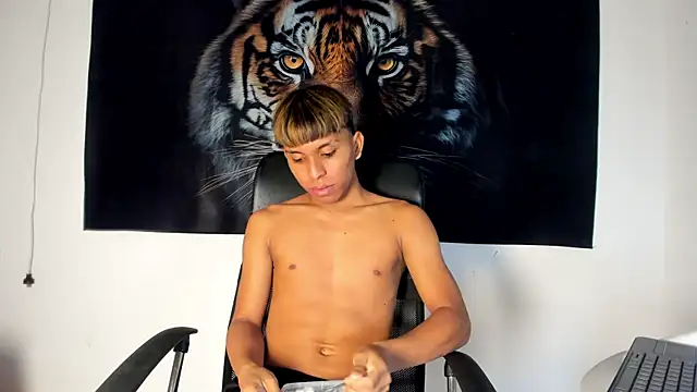 tyler_twink_boy Live chatroom