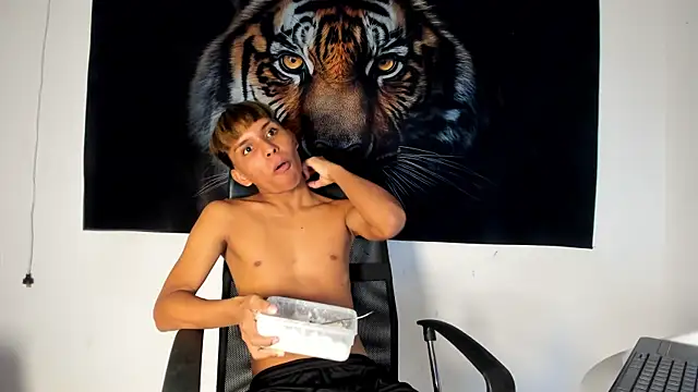Chat soba uživo modela tyler_twink_boy