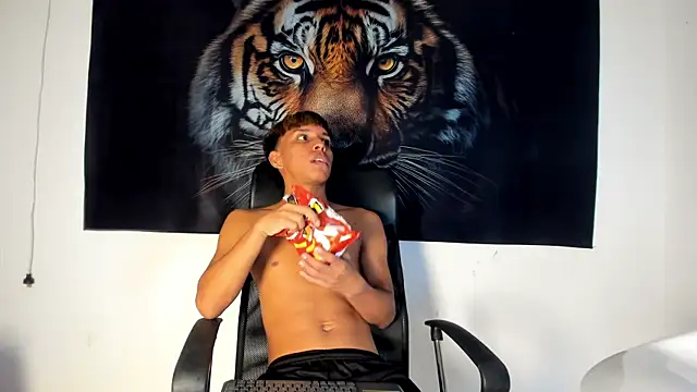 Sala de chat ao vivo de tyler_twink_boy