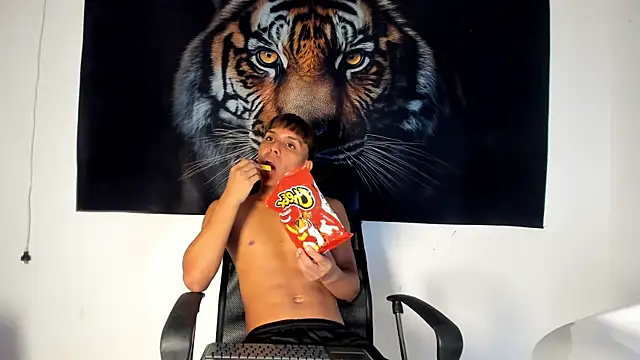 tyler_twink_boy Live chatroom