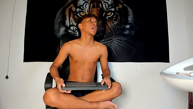 tyler_twink_boy Live chatroom