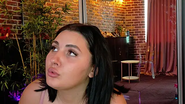 boobzilla_'s Live Chat Room