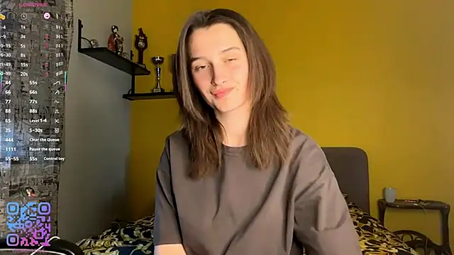 חדר צ'אט בשידור חי של DarlineBrustera