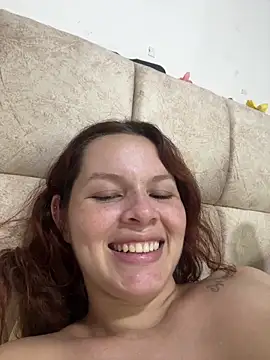 חדר צ'אט בשידור חי של miacarrot
