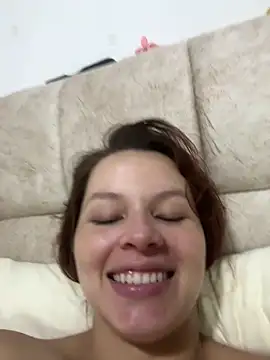 חדר צ'אט בשידור חי של miacarrot