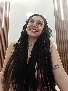 CarolinaMejia's Live Chat Room