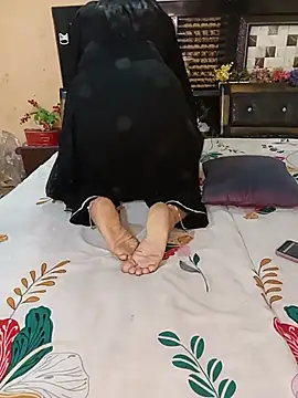 PRIYA_22 Adlı Modelin Canlı Sohbet Odası